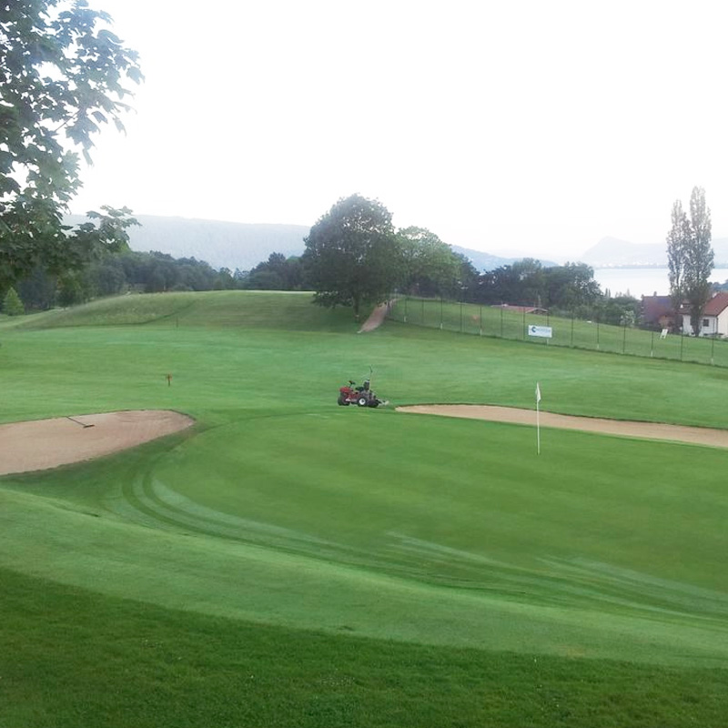 Golf de Talloires derrière la maison