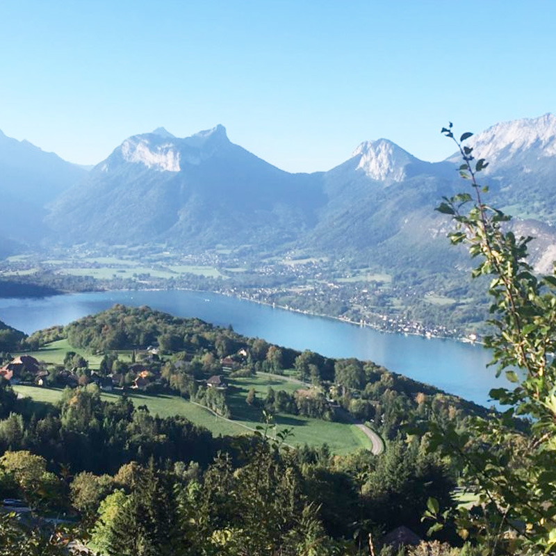 vue du petit lac depuis les hauts de Talloires