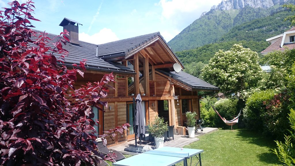 location chalet annecy terrasse et jardin